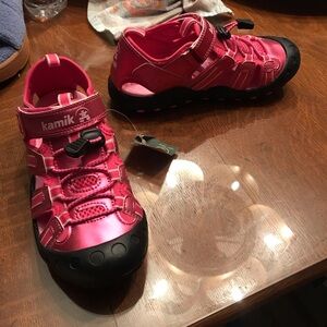 Kamik Girls Crab Sandals Water Shoes in shiny pink size US 3